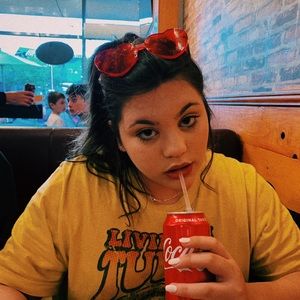 Meet your Posher, Kaena